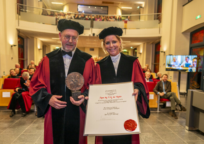 Professor Nanne De Vries Honored with Tans Medal and CAPHRI Coin